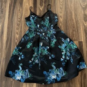Floral White House Black Market Dress Size 12 w/pockets
